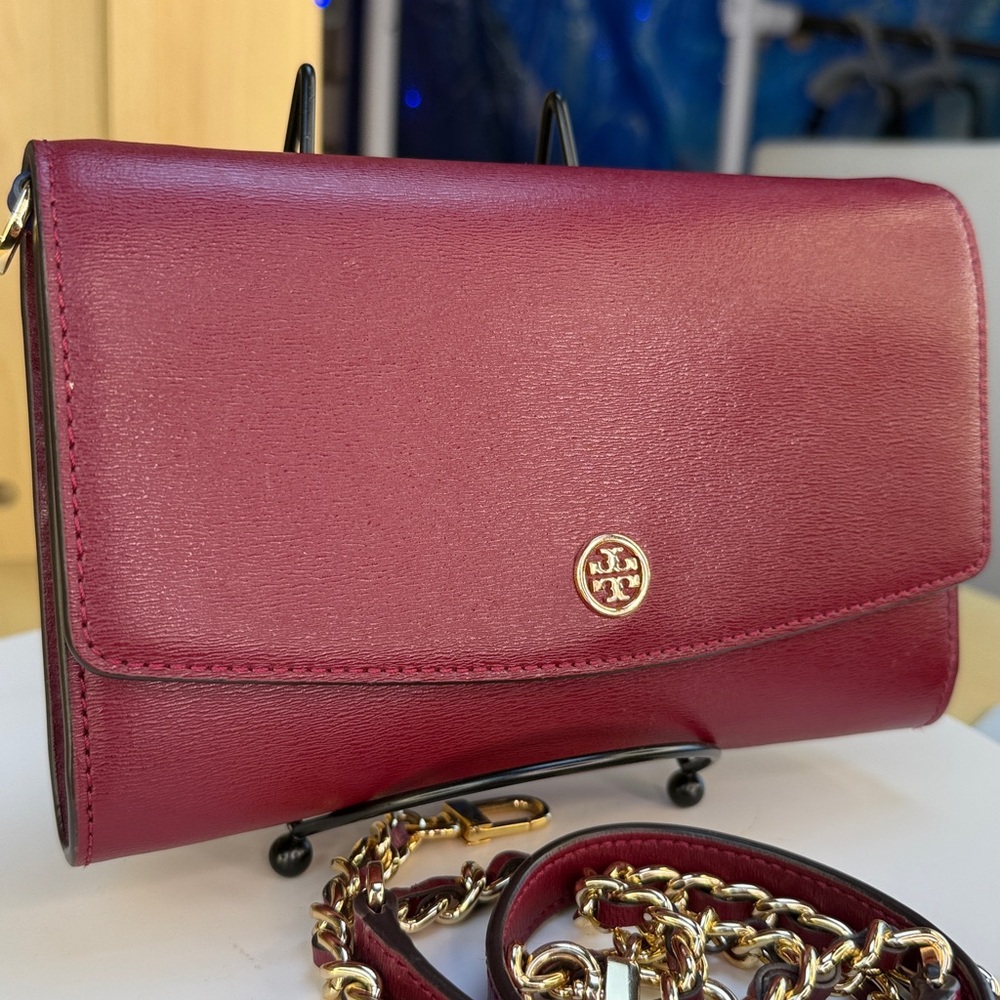 Tory Burch Wine Leather Crossbody with Gold Chain - Picture 4 of 13